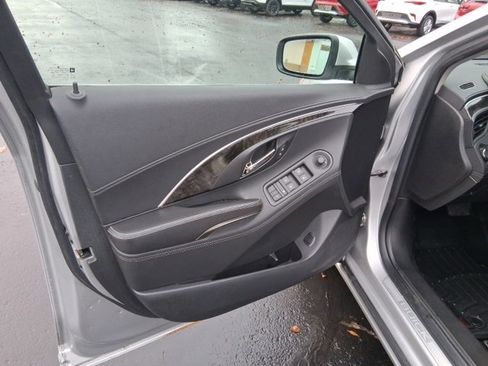 Used 2015 Buick LaCrosse Leather image 9