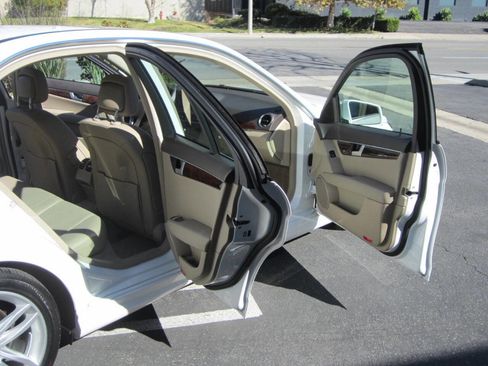 Used 2014 Mercedes-Benz C 250 Sedan image 16