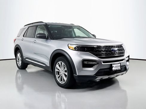 Used 2022 Ford Explorer XLT w/ Equipment Group 202A AWD/4WD image 4