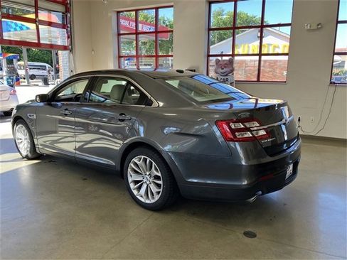 Used 2018 Ford Taurus Limited image 5