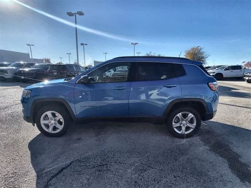 Used 2024 Jeep Compass Latitude image 3