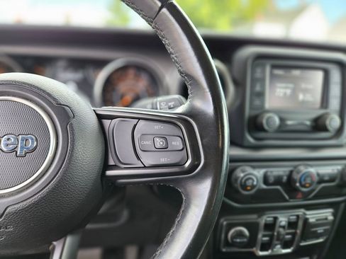 Used 2021 Jeep Gladiator Sport image 27