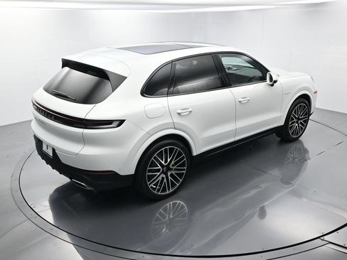 Certified 2026 Porsche Cayenne E-Hybrid AWD/4WD image 36