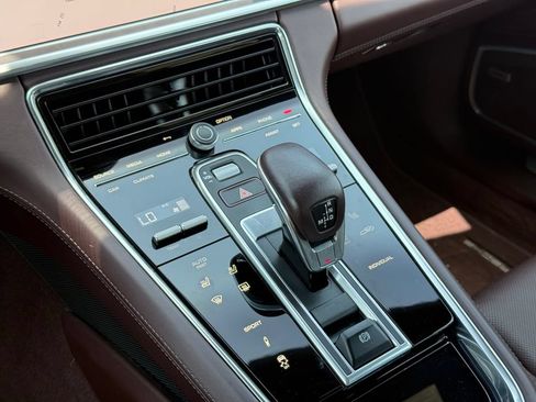 Used 2021 Porsche Panamera RWD image 16