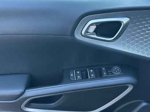 Used 2022 Kia Soul LX FWD image 11