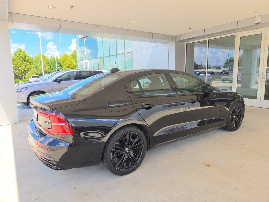 Used 2022 Volvo S60 B5 Momentum w/ Premium Package AWD/4WD image 4