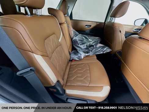 New 2026 Nissan Pathfinder Platinum image 29