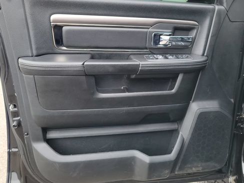 Used 2018 RAM 2500 Laramie w/ Sport Appearance Group AWD/4WD image 10