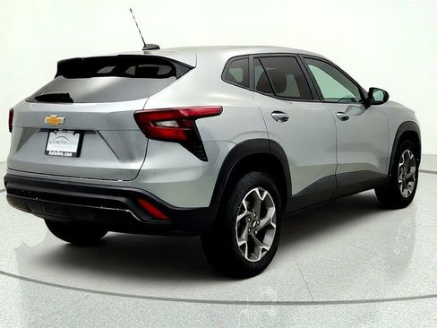 Used 2025 Chevrolet Trax RS FWD image 5