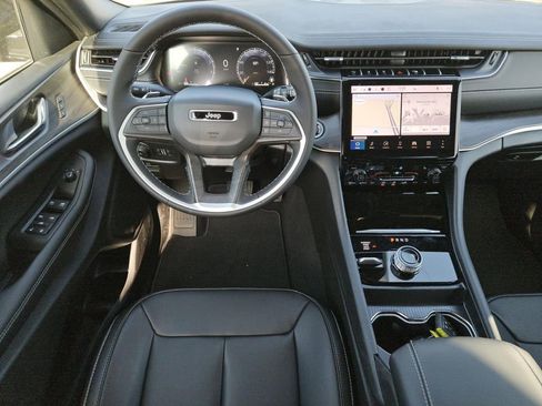 New 2025 Jeep Grand Cherokee Limited image 8