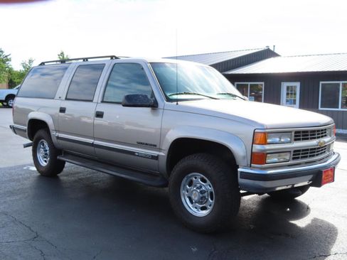 Used 1999 Chevrolet Suburban 2500 w/ Preferred Equipment Group 3 AWD/4WD image 8