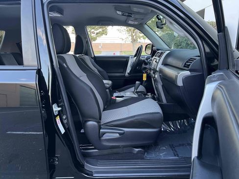 Used 2014 Toyota 4Runner SR5 image 31