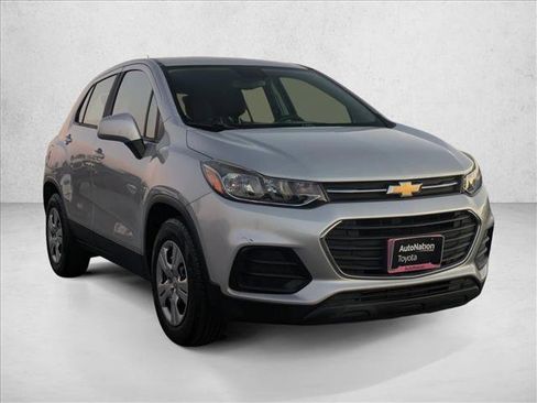 Used 2018 Chevrolet Trax LS image 3