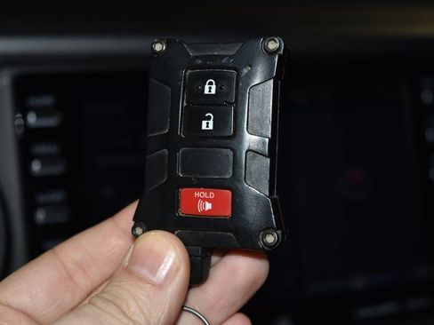 Used 2020 Toyota Tacoma TRD Off-Road image 13