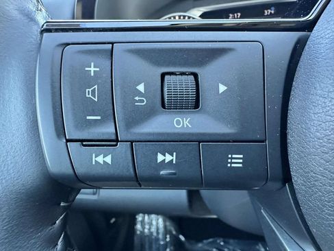 Used 2023 Nissan Pathfinder SL AWD/4WD image 17