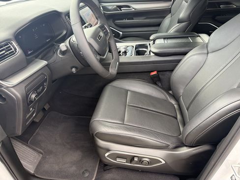 Used 2024 Jeep Wagoneer Series II AWD/4WD image 18