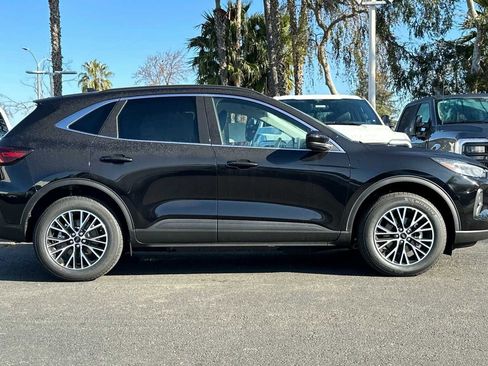 New 2025 Ford Escape SE image 29