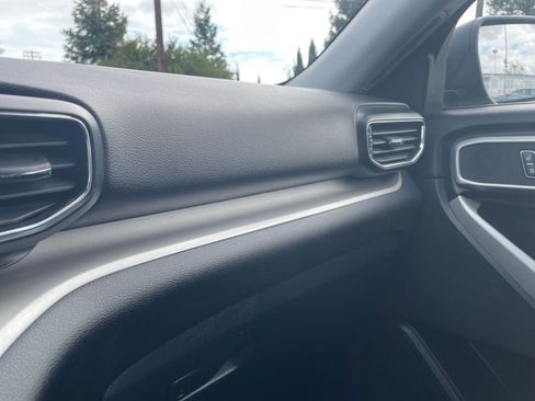 Used 2024 Ford Explorer XLT w/ Equipment Group 202A image 32