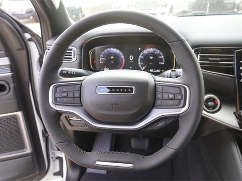 New 2025 Jeep Wagoneer L Series II w/ Premium Group I image 29