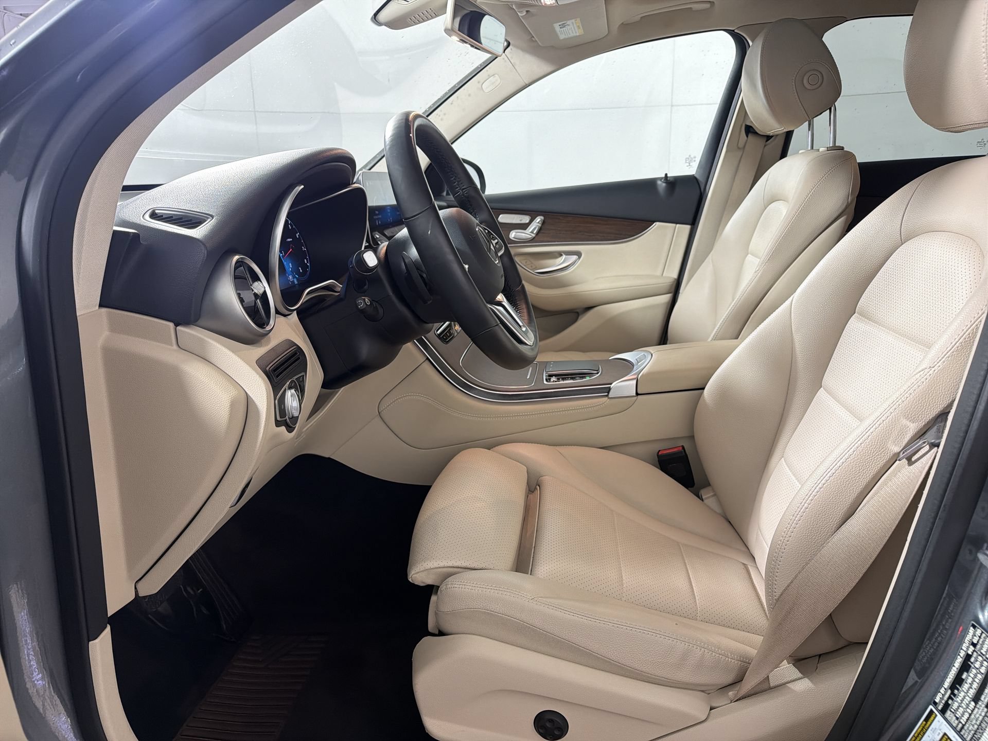 Used 2020 Mercedes-Benz GLC 300 4MATIC image 13