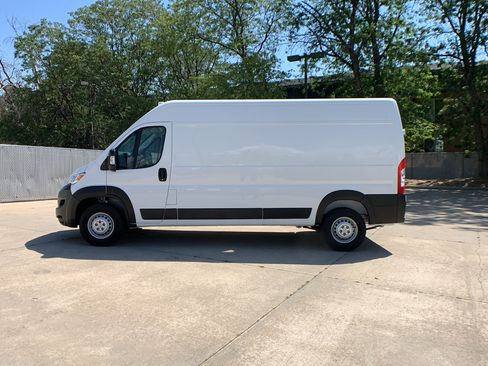 Used 2025 RAM ProMaster 2500 w/ Convenience Group FWD image 2