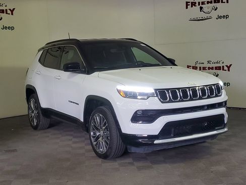 Used 2023 Jeep Compass Limited w/ Elite Group AWD/4WD image 2