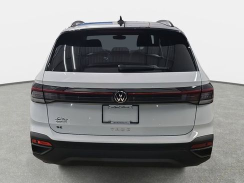 New 2026 Volkswagen Taos SE FWD image 4