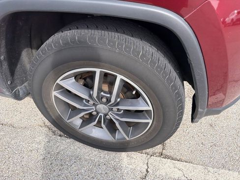 Used 2018 Jeep Grand Cherokee Limited image 9