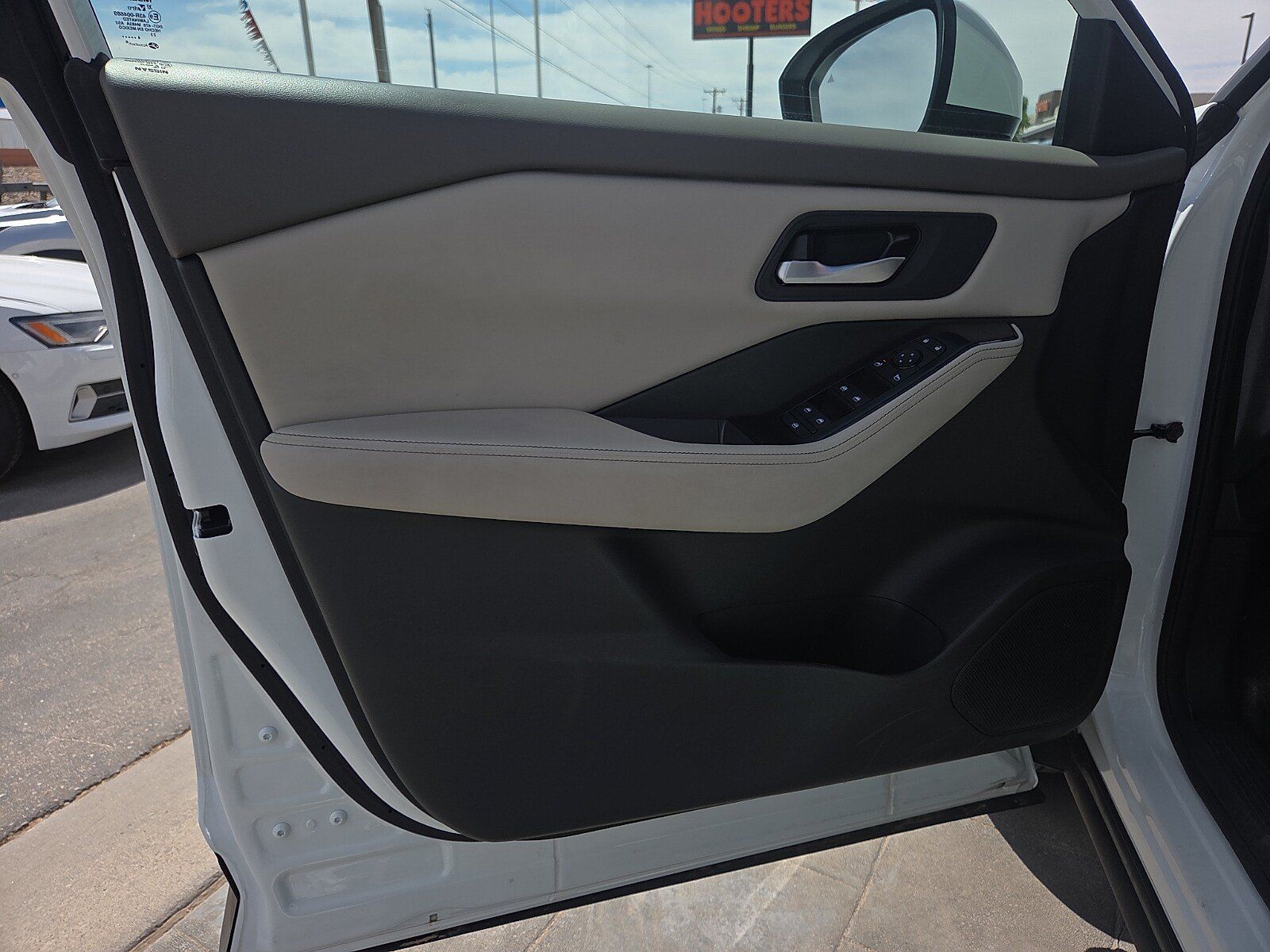 Used 2025 Nissan Rogue SV AWD/4WD image 8