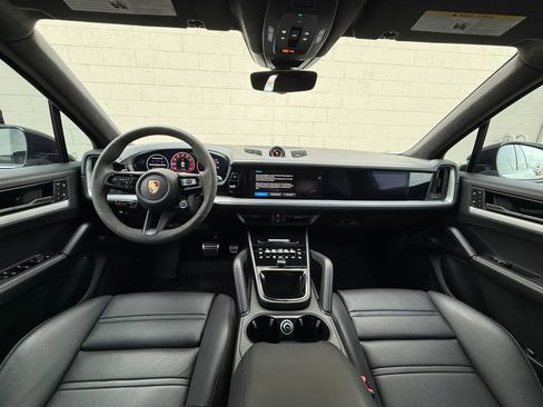 Used 2025 Porsche Cayenne S w/ Premium Package Plus AWD/4WD image 26