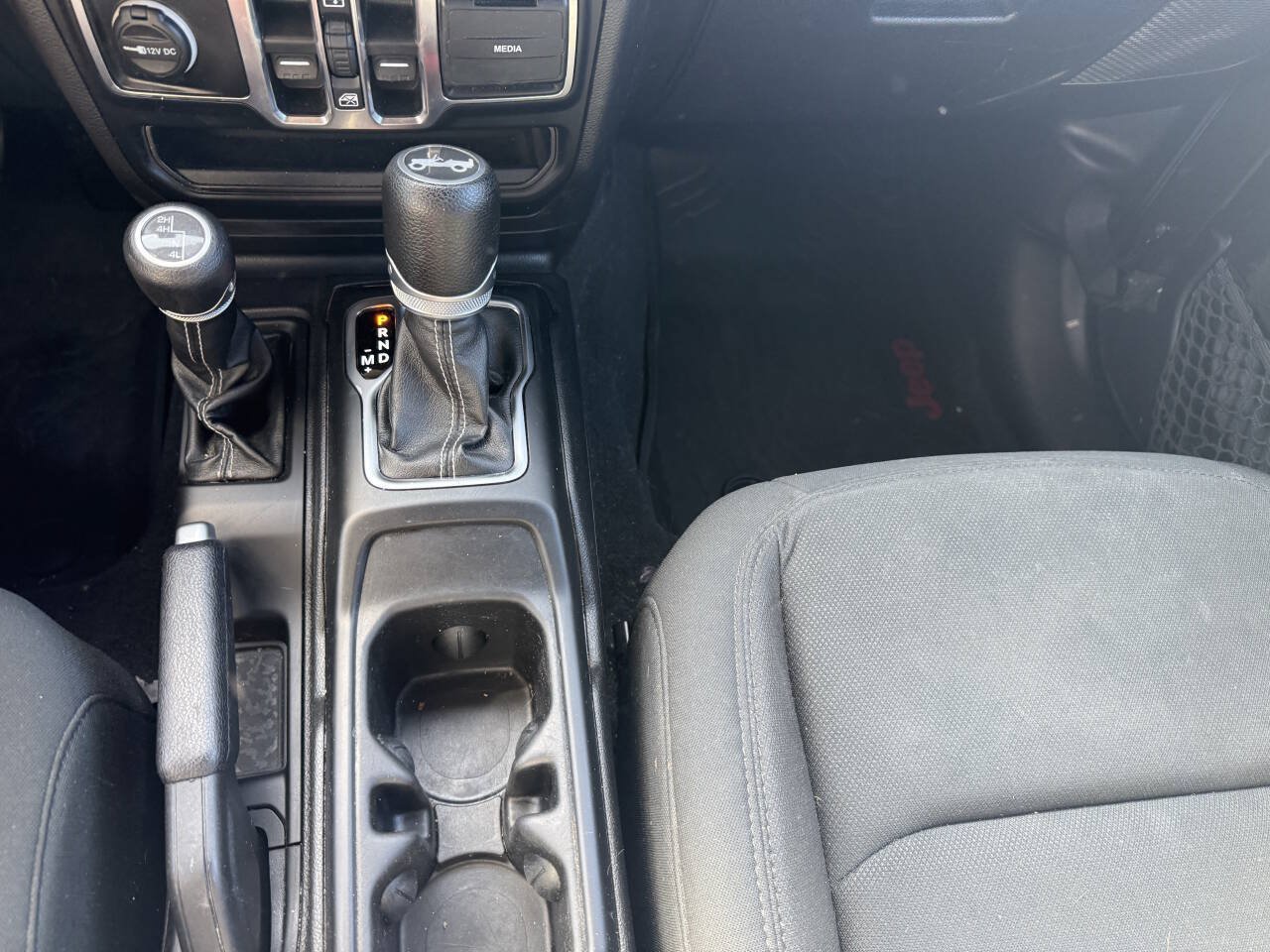 Used 2019 Jeep Wrangler Unlimited Sahara w/ Safety Group AWD/4WD image 11