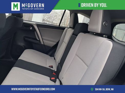 Used 2018 Toyota RAV4 XLE AWD/4WD image 18