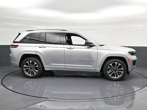 Used 2023 Jeep Grand Cherokee Overland w/ Luxury Tech Group IV RWD image 4