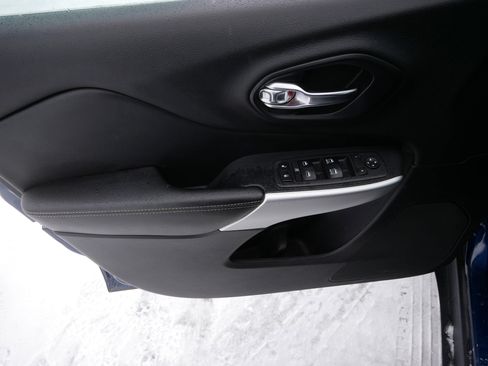 Certified 2018 Jeep Cherokee Latitude Plus w/ Cold Weather Group image 20