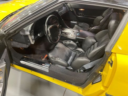 Used 1990 Chevrolet Corvette ZR-1 RWD image 79