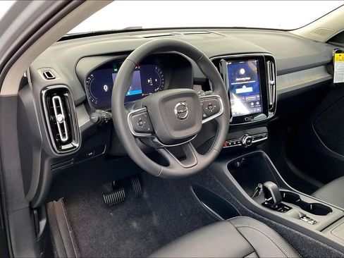 New 2026 Volvo XC40 B5 Core w/ Climate Package image 28