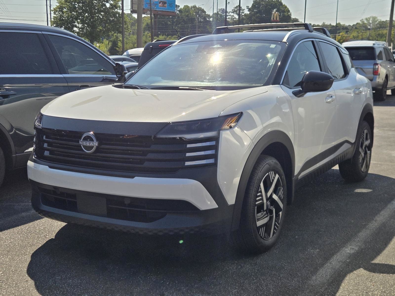 Used 2026 Nissan Kicks SV w/ Cold Weather Package FWD image 1