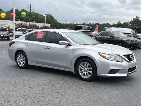 Used 2018 Nissan Altima 2.5 S w/ S Convenience Package FWD image 9