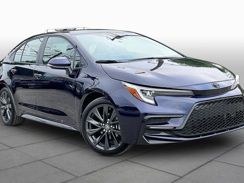 Used 2026 Toyota Corolla SE FWD image 3