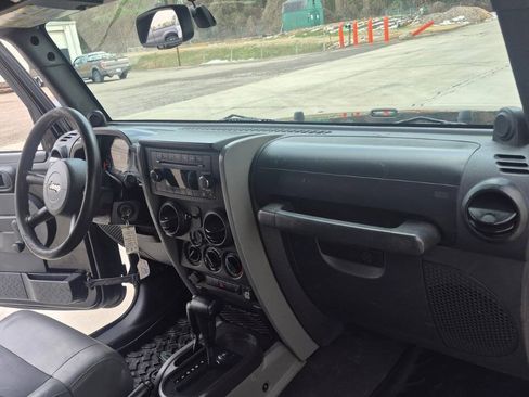 Used 2009 Jeep Wrangler X w/ Black Appearance Group AWD/4WD image 44