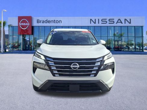 Certified 2024 Nissan Rogue SV FWD image 2