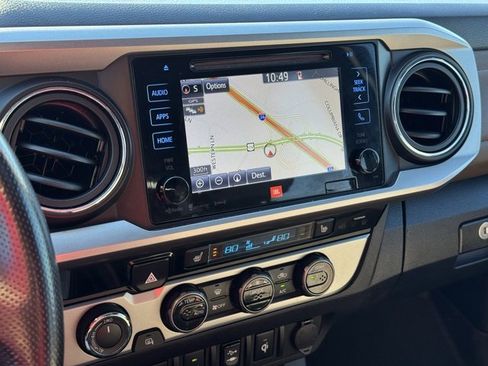 Used 2017 Toyota Tacoma Limited image 31