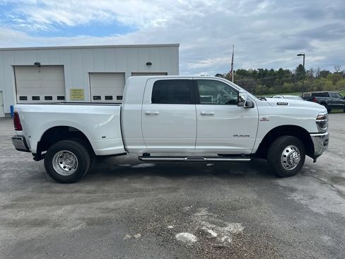 Used 2026 RAM 3500 Laramie AWD/4WD image 6