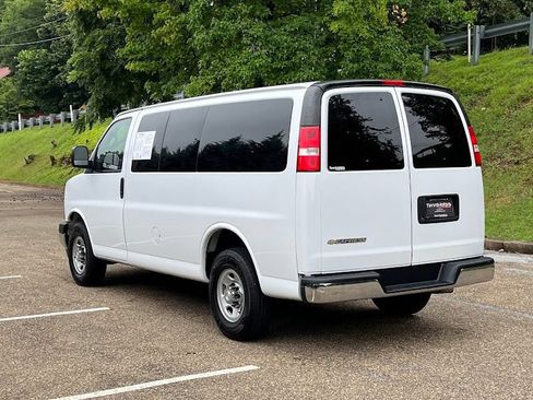 Used 2018 Chevrolet Express 2500 LT w/ LT Preferred Equipment Group RWD image 24