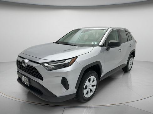 Used 2025 Toyota RAV4 LE AWD/4WD image 3