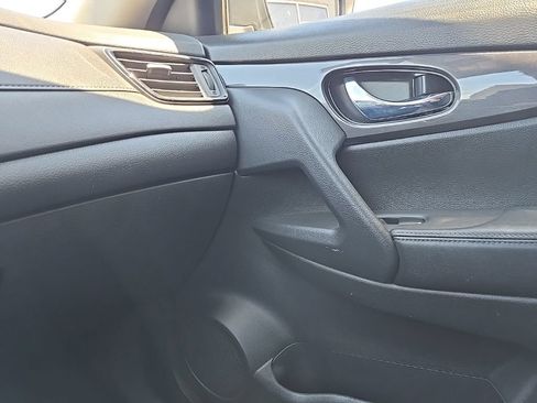 Used 2020 Nissan Rogue SV AWD/4WD image 24