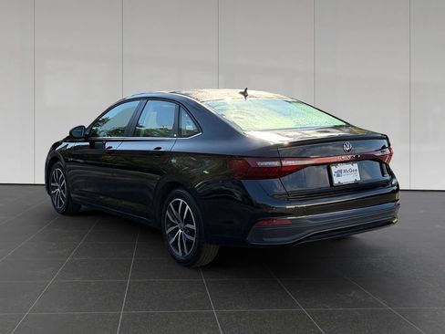 Used 2025 Volkswagen Jetta SE FWD image 3