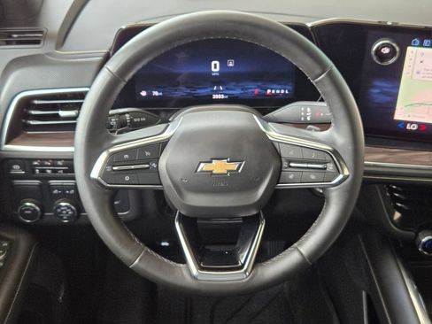 Used 2025 Chevrolet Suburban Premier RWD image 22