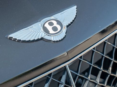 Used 2024 Bentley Bentayga Extended Wheelbase AWD/4WD image 16