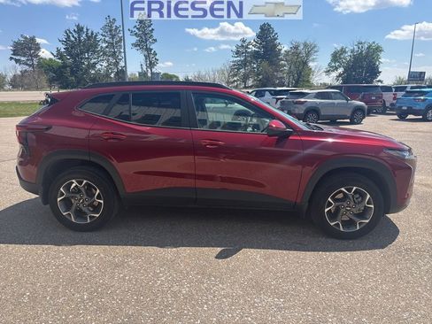 Used 2024 Chevrolet Trax LT w/ Driver Confidence Package FWD image 6